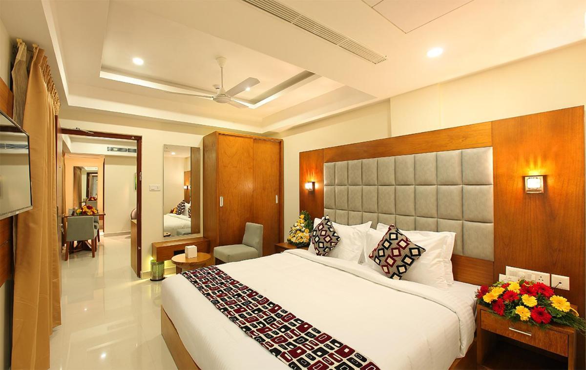 Hotel Lumbini Supreme à Thrissur Extérieur photo