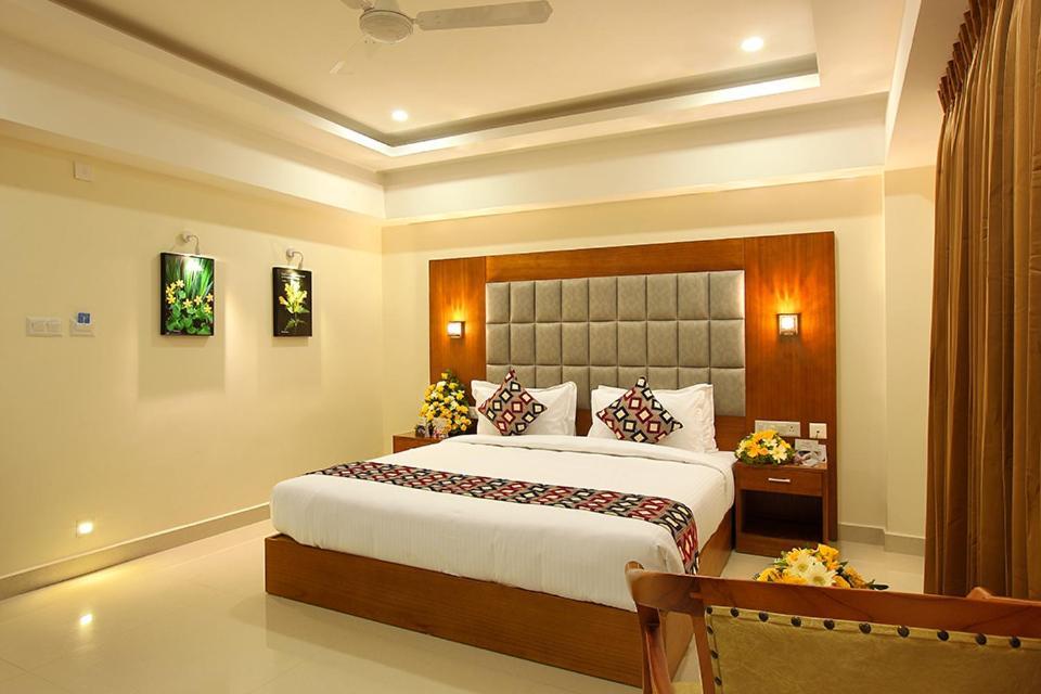 Hotel Lumbini Supreme à Thrissur Extérieur photo