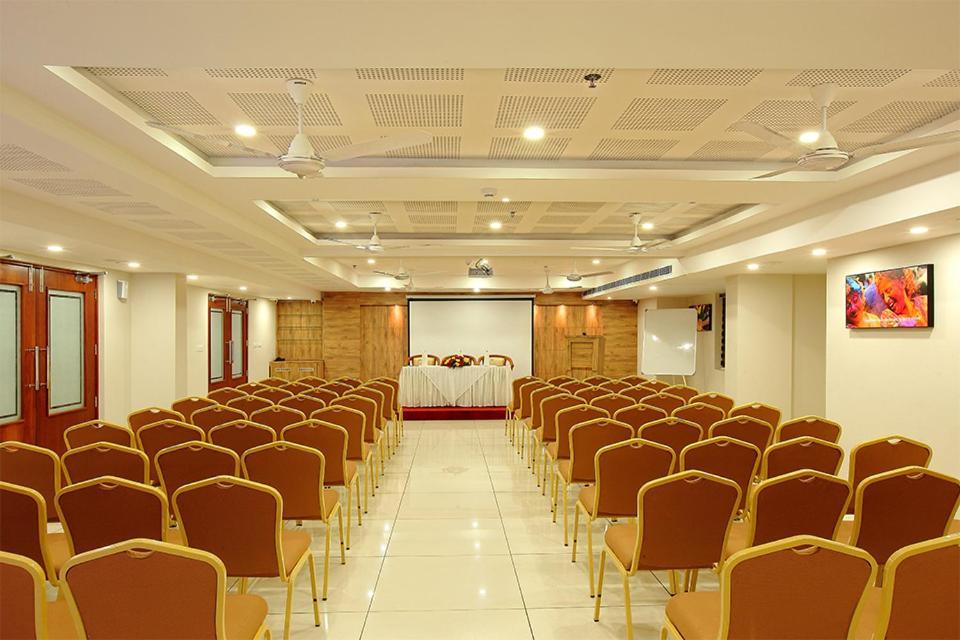 Hotel Lumbini Supreme à Thrissur Extérieur photo