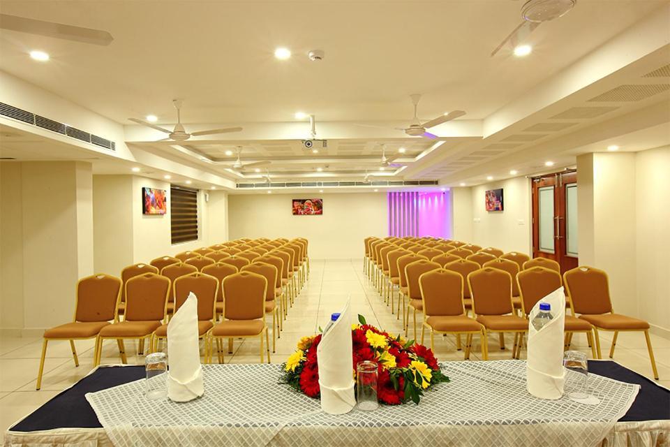 Hotel Lumbini Supreme à Thrissur Extérieur photo