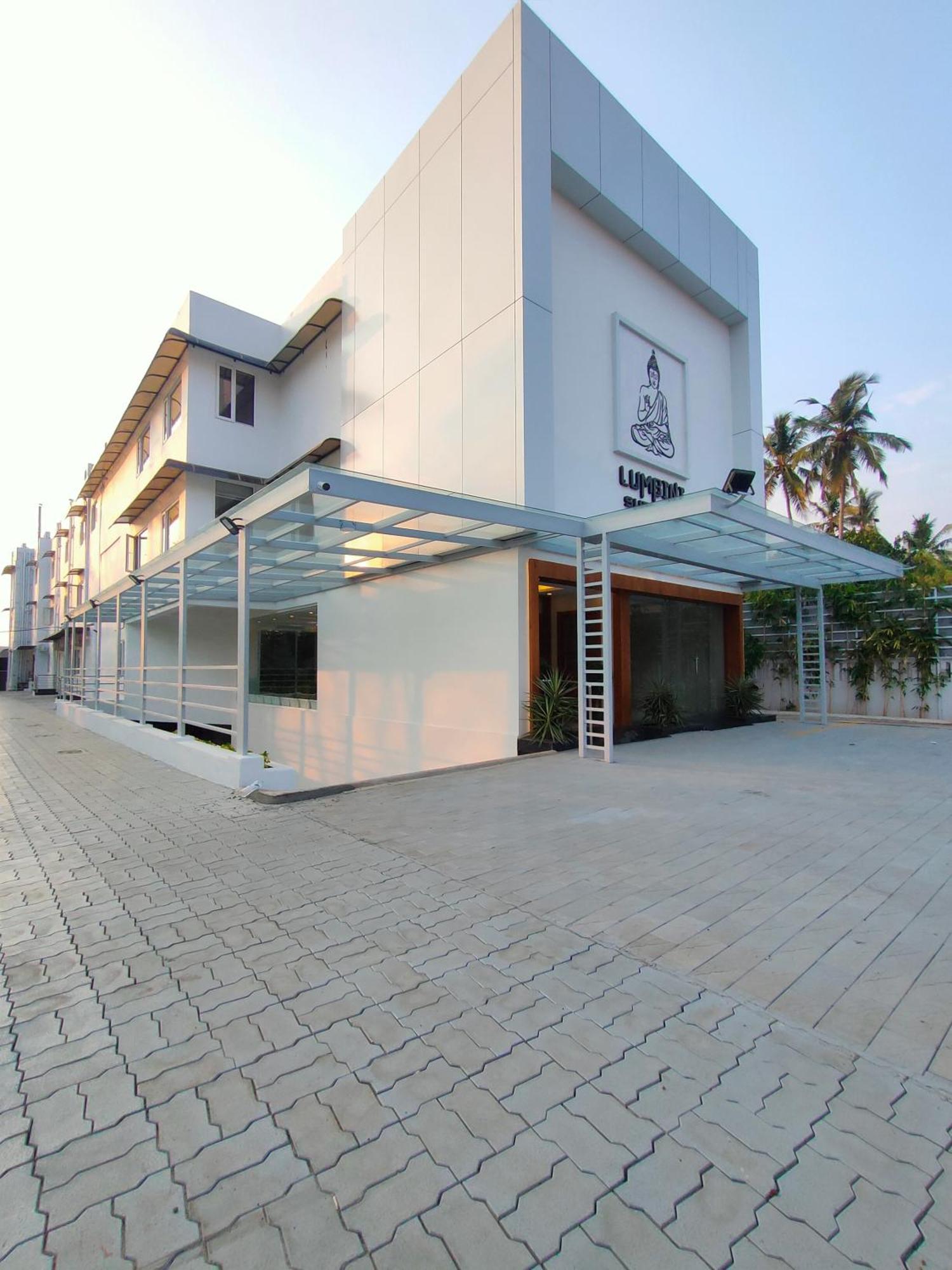 Hotel Lumbini Supreme à Thrissur Extérieur photo
