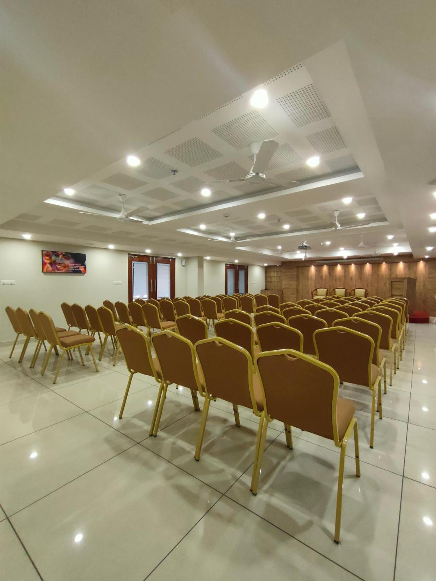 Hotel Lumbini Supreme à Thrissur Extérieur photo