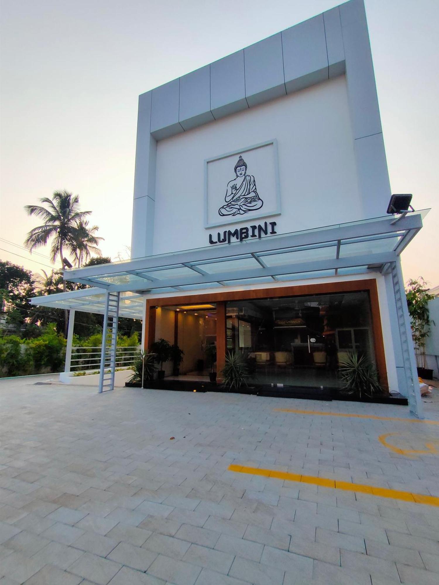 Hotel Lumbini Supreme à Thrissur Extérieur photo